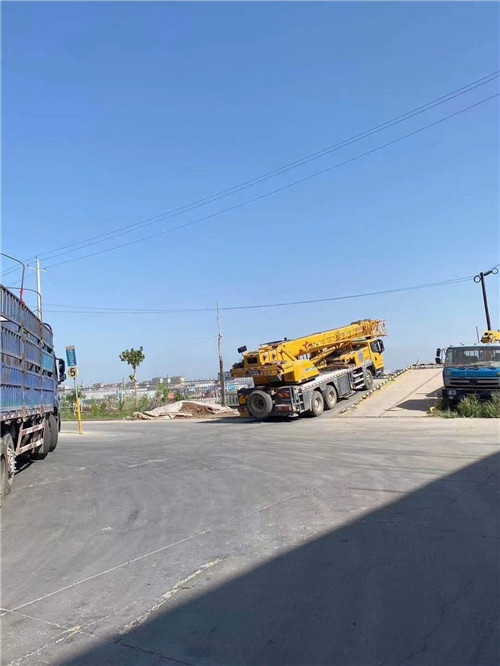 赤峰市25吨吊车的租赁价格大概是多少？