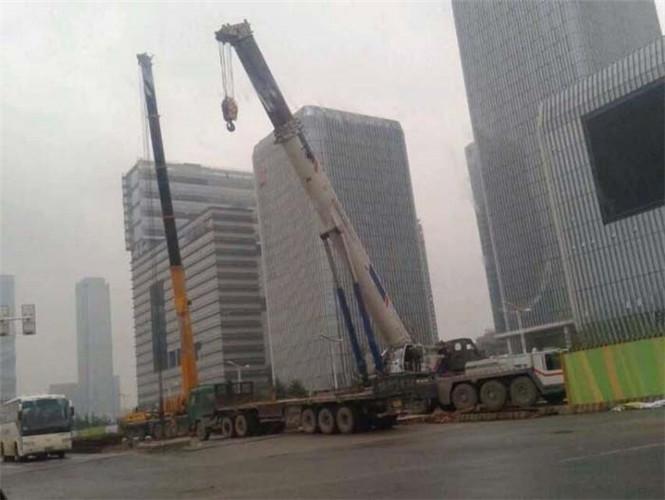 赤峰市25吨吊车能吊多重设备？