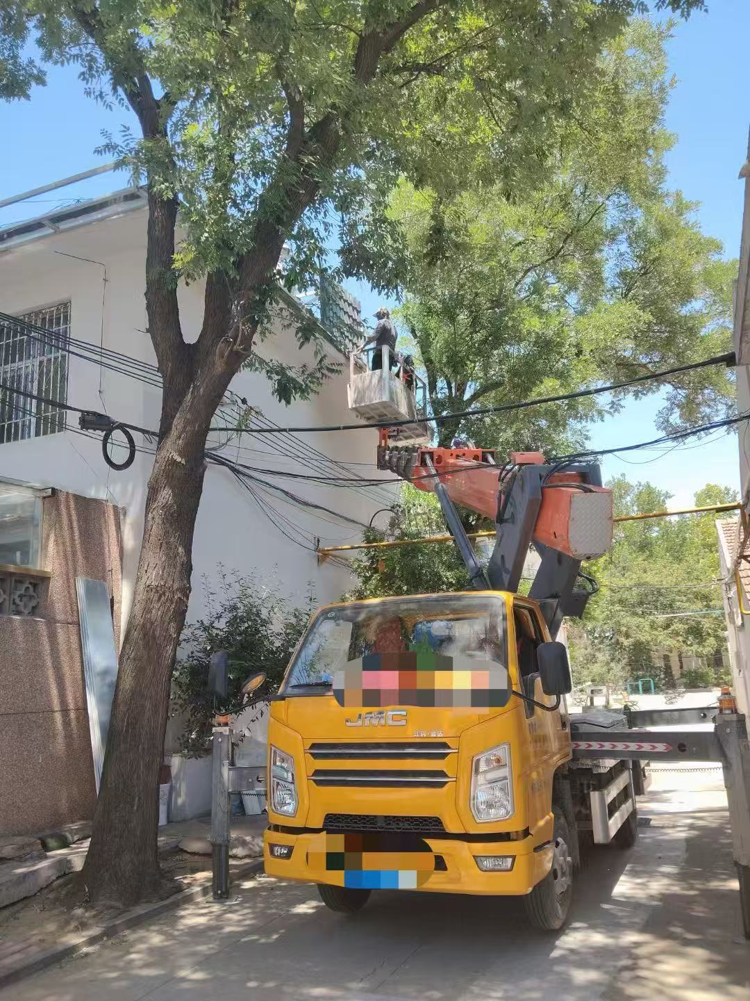 赤峰市高空作业车能吊装重物吗？最大承载多少公斤？