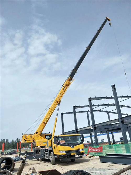 赤峰市超高层建筑钢结构吊装案例